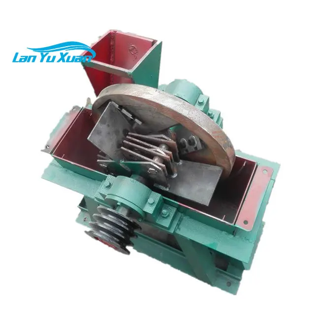 Sawing board foreign market and wood crusher domestic mobile wood crusher