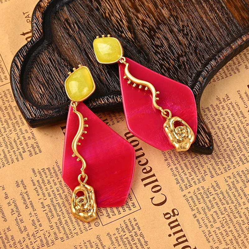 2025 Autumn Winter Light Luxury Retro Exaggerated Geometric Ear Clips Fashionable Temperament Design French Irregular Earrings
