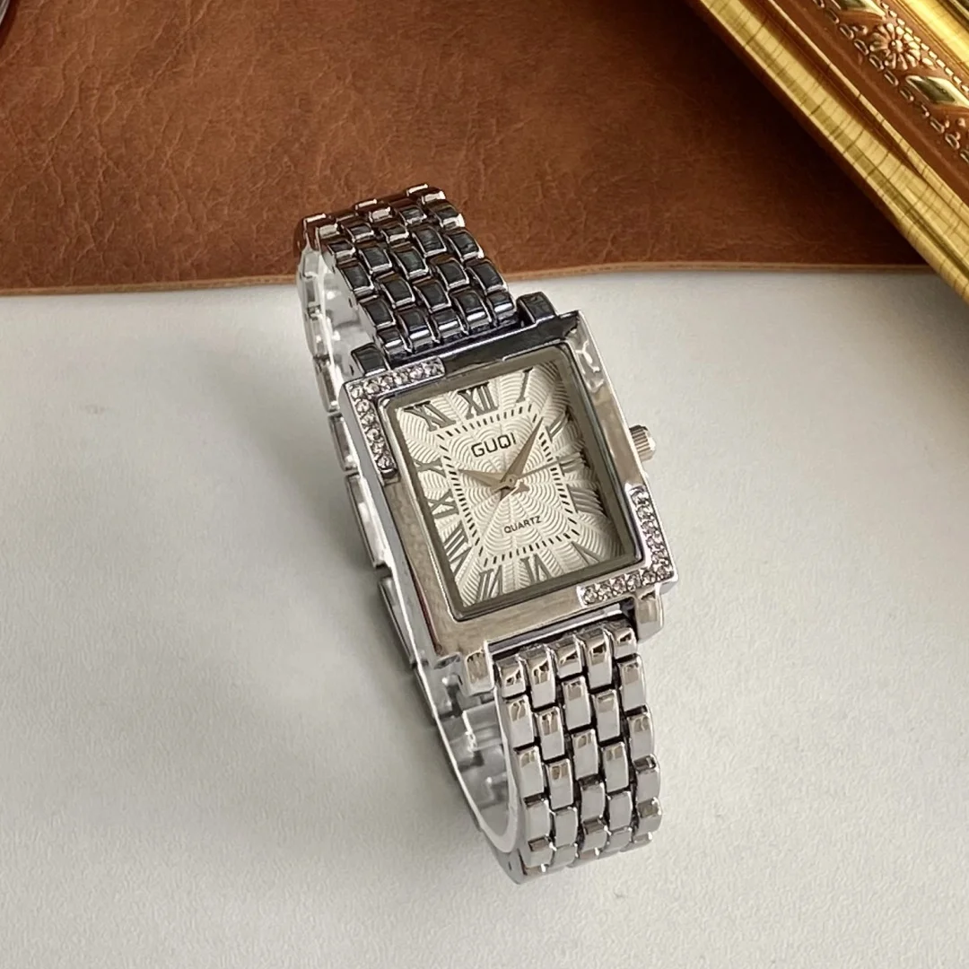 นาฬิกาแฟชั่นสำหรับผู้หญิง สายทอง หน้าปัดสี่เหลี่ยม นาฬิกาควอตซ์หรูหรา ประดับเพชร นาฬิกาข้อมือผู้หญิง นาฬิกาสำหรับใส่กับชุดเดรส