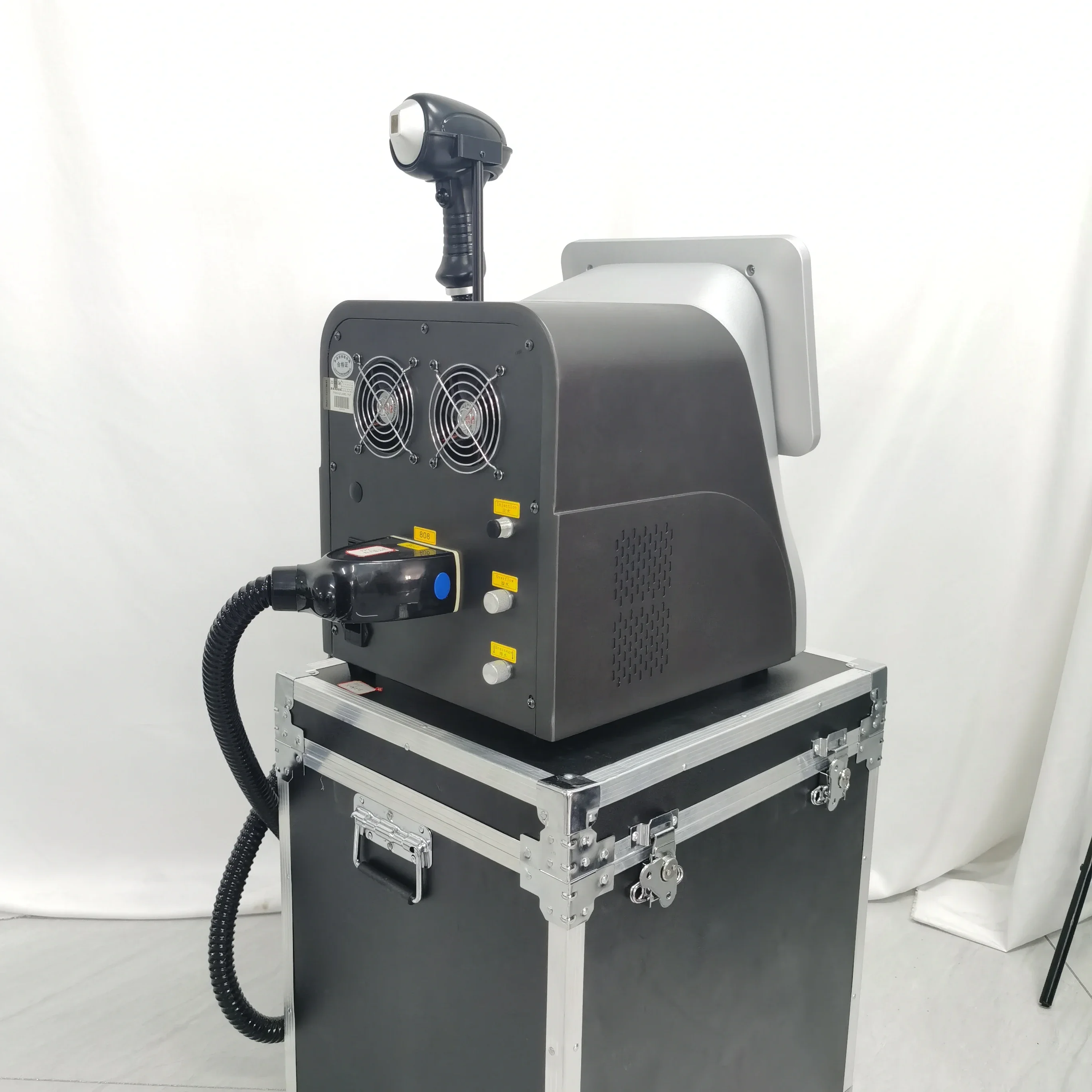 Máquina de depilación láser de diodo de alta potencia 3500W 808nm con certificación CE y longitudes de onda triples