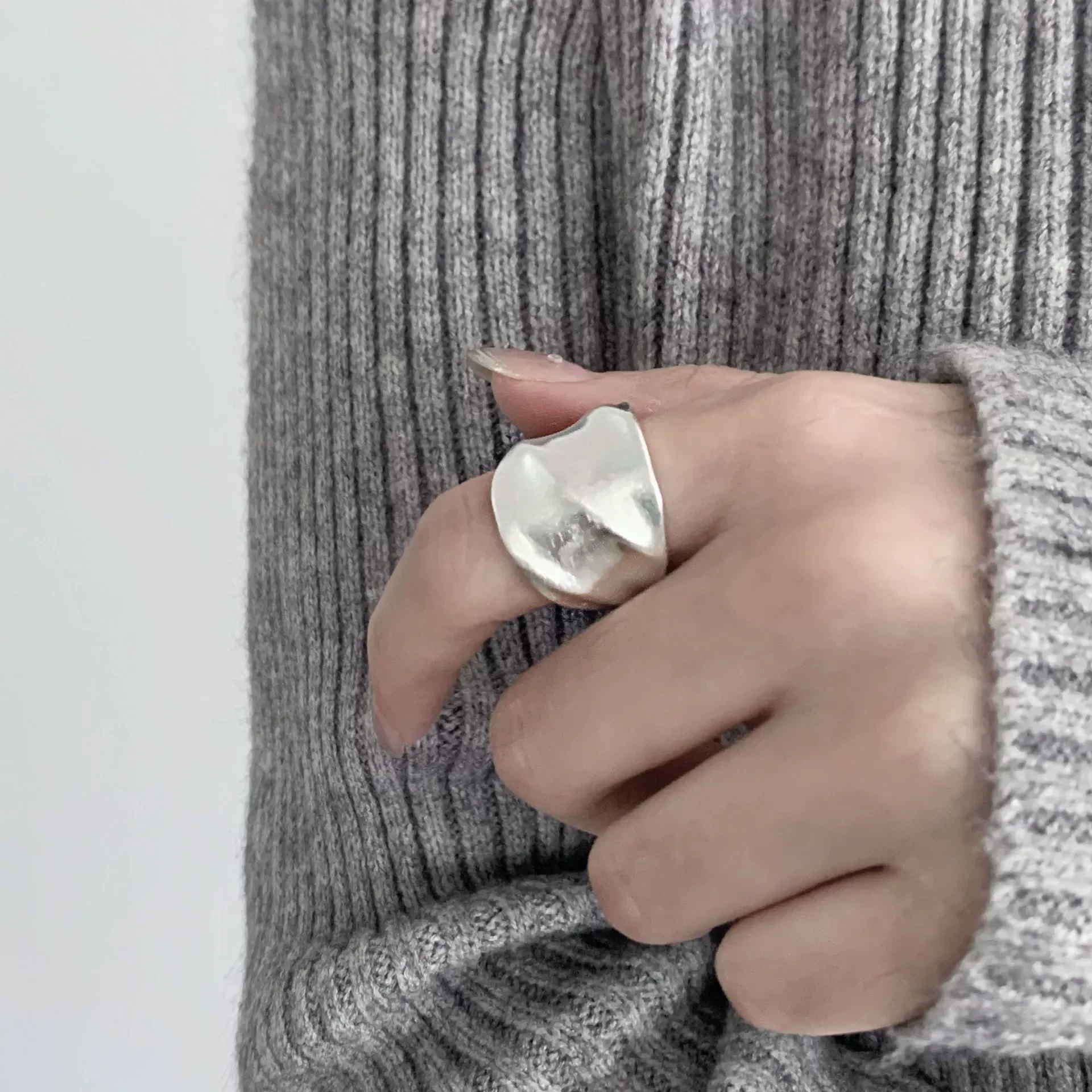 XIYANIKE Sweet Cool Wavy Texture Matte Adjustable Finger Rings For Women Fashion New Jewelry Gift Party Daily Dropship anillos