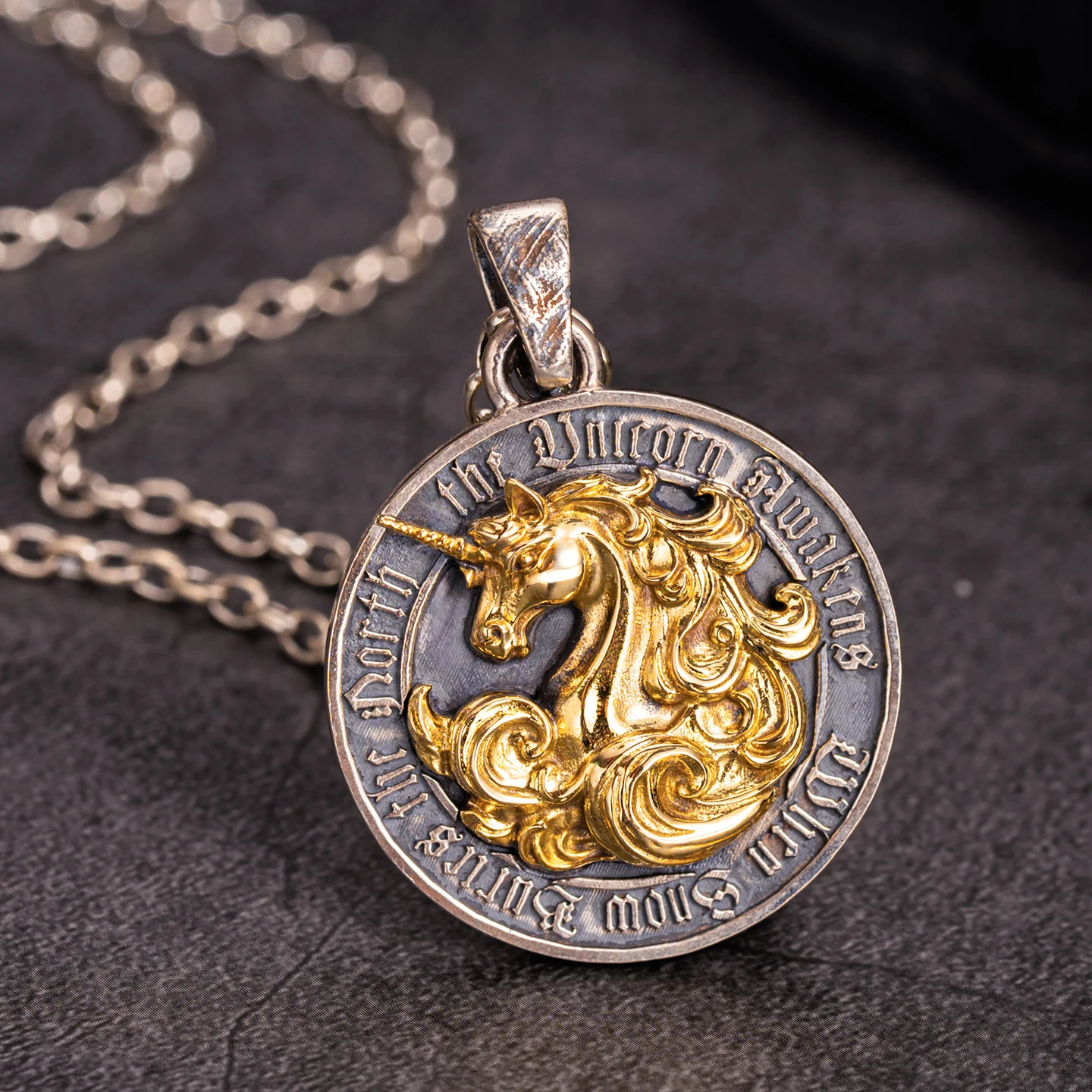 

Винтажное серебряное ожерелье с подвеской единорога S925 для мужчин, высокое рельефное ювелирное изделие с лошадью и сакральным рогом