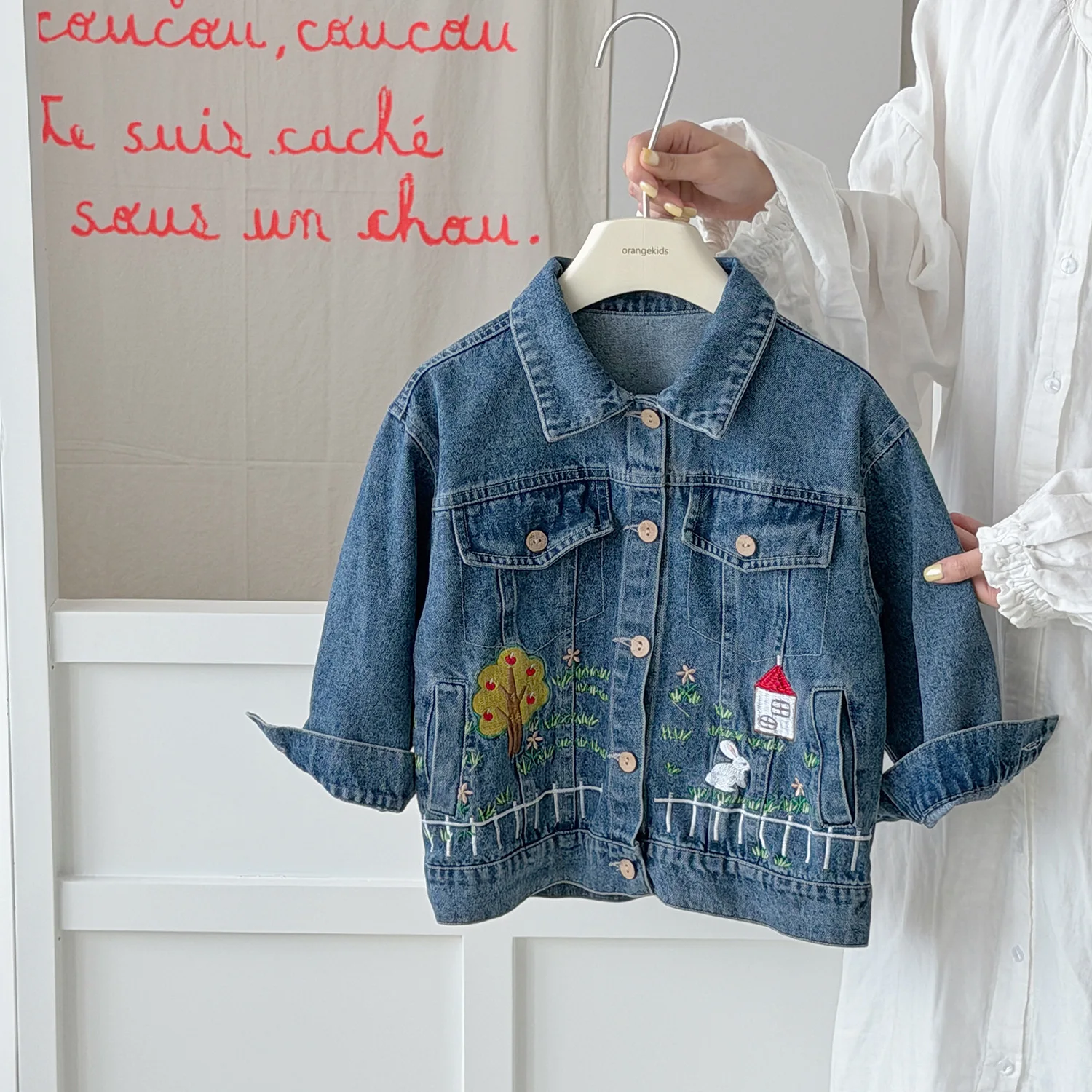 Girls' Countryside Style Embroidered Denim Jacket for Autumn 2026 New Children's Washed Soft Denim Jacket Versatile