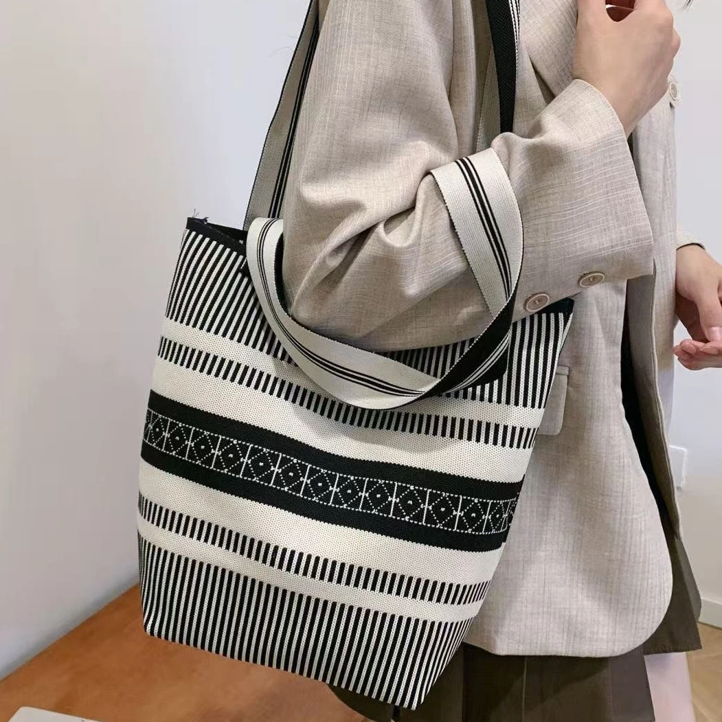 

Women Tote Bags Knitted Wrist Bag Portable Knitted Tote Bags Phone Key Pouch Trend Travel Handbag Shopping Bags Women's Handbags