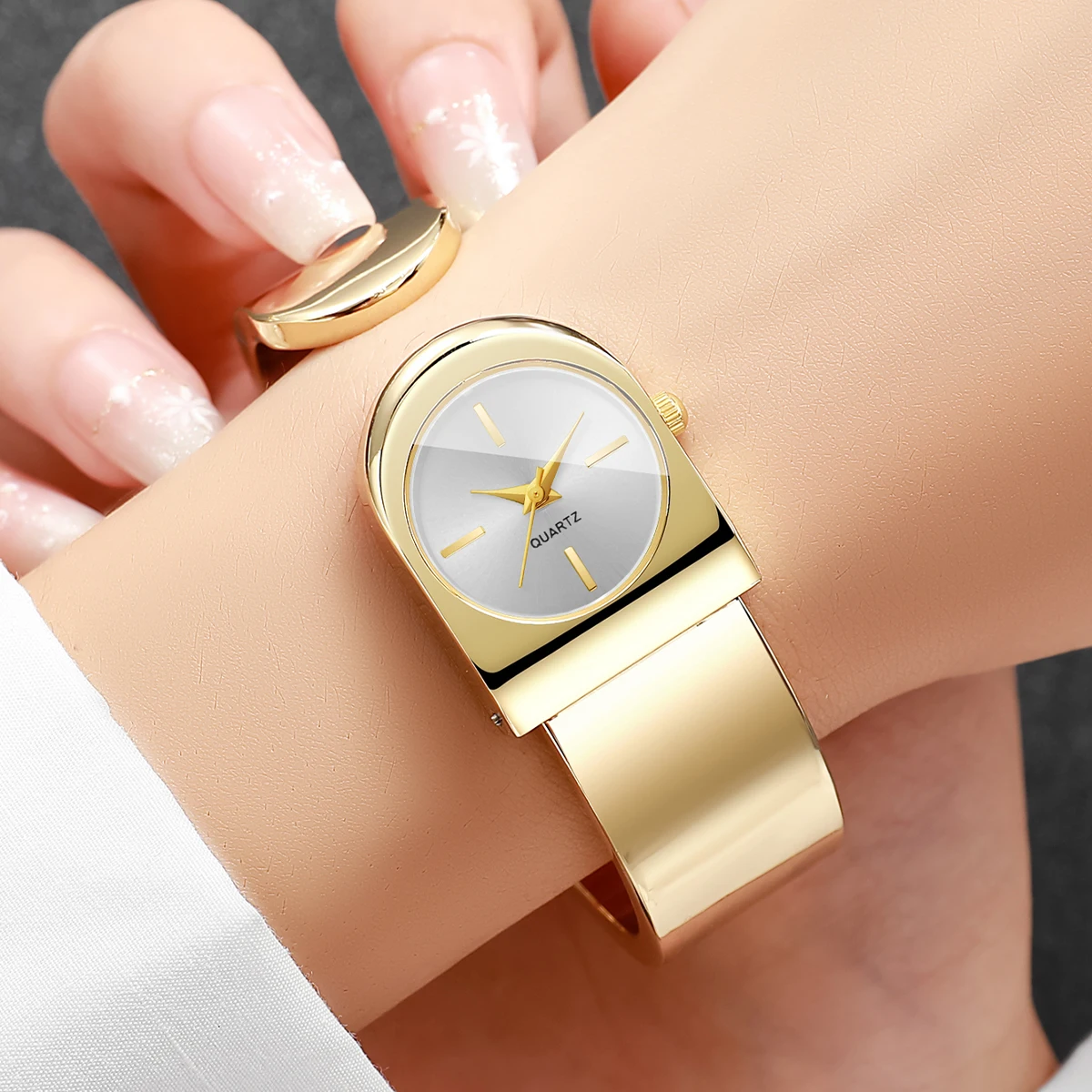 Fashion Golded Cuff Bracelet Strap Women Watches Unique Shaped Dial Quartz Wristwatch Chic Clock Relogio Feminino (Without Box)