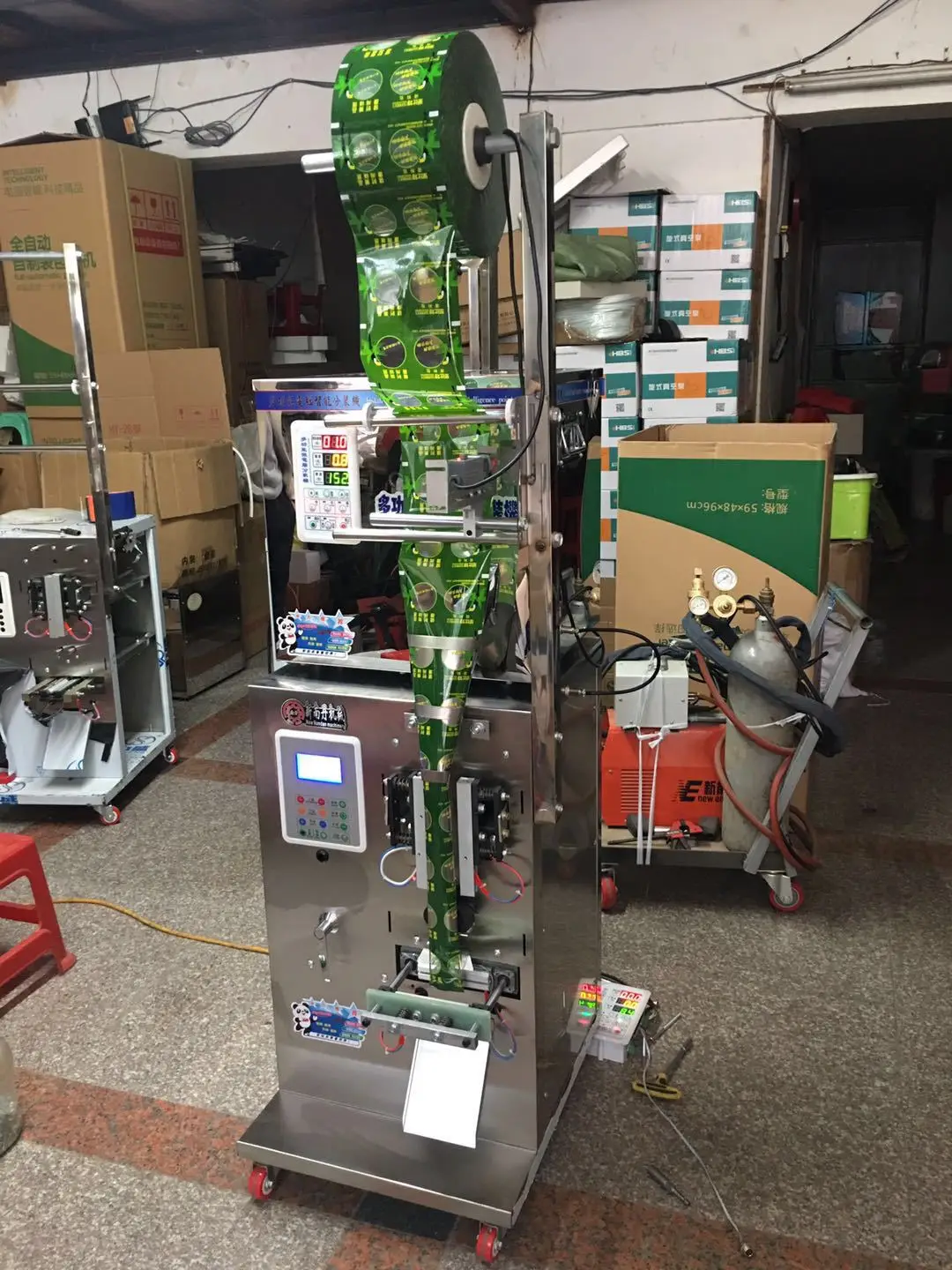 Mechanical Chinese medicine seed, tea, grain and miscellaneous grain full-automatic three side sealing packaging machine