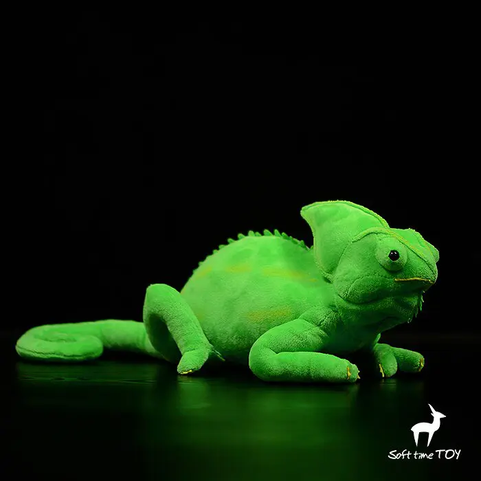 Green Chameleon, cute realistic high-crown color-changing dragon