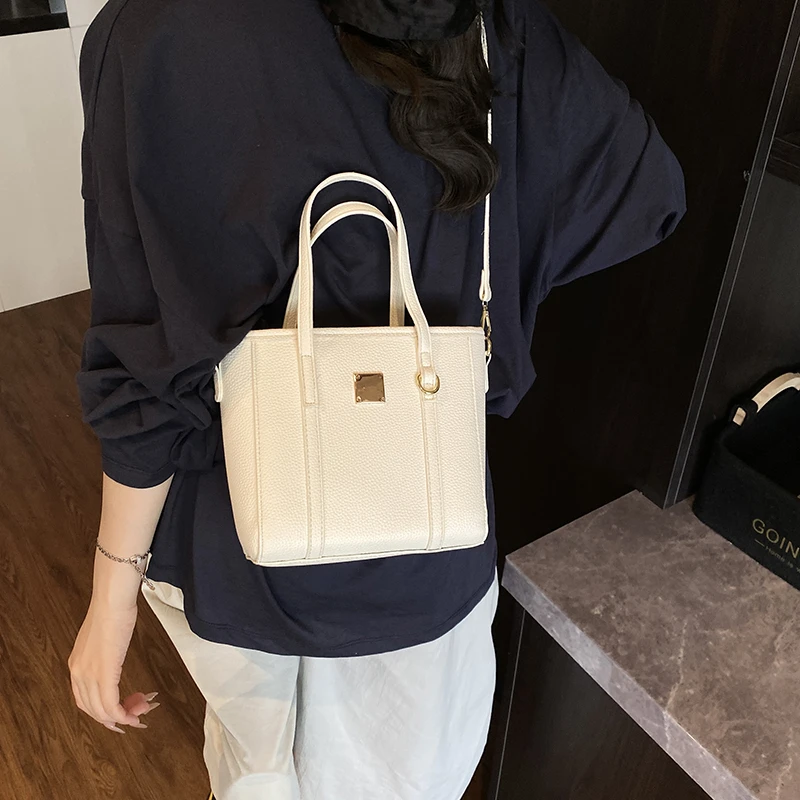 

Luxury Designer Women's Shoulder Bag Elegant Leather Handbag Classic Crossbody Tote For Stylish Urban Ladies