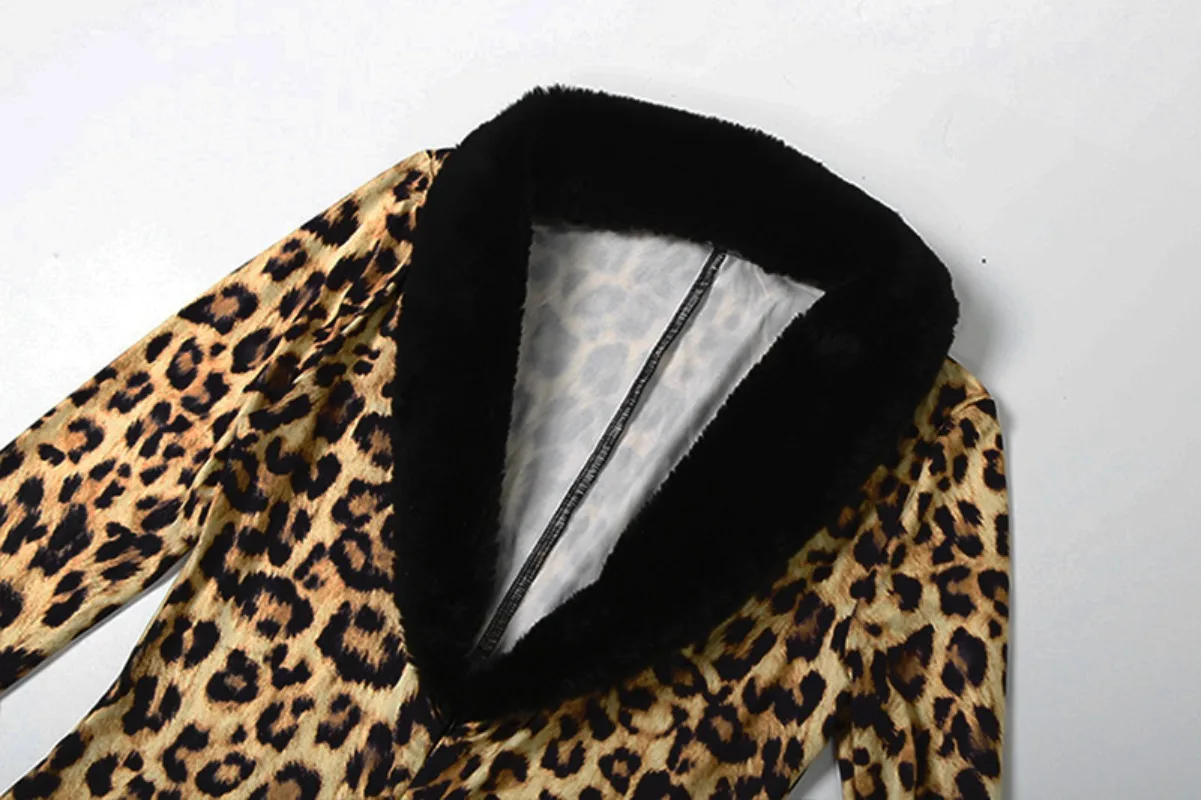 جمبسوت نسائي مثير بطبعة الفهد وياقة فروي مرقعة ورقبة على شكل V وأكمام طويلة وأرداف خوخية ملابس خروج ضيقة ملابس النادي