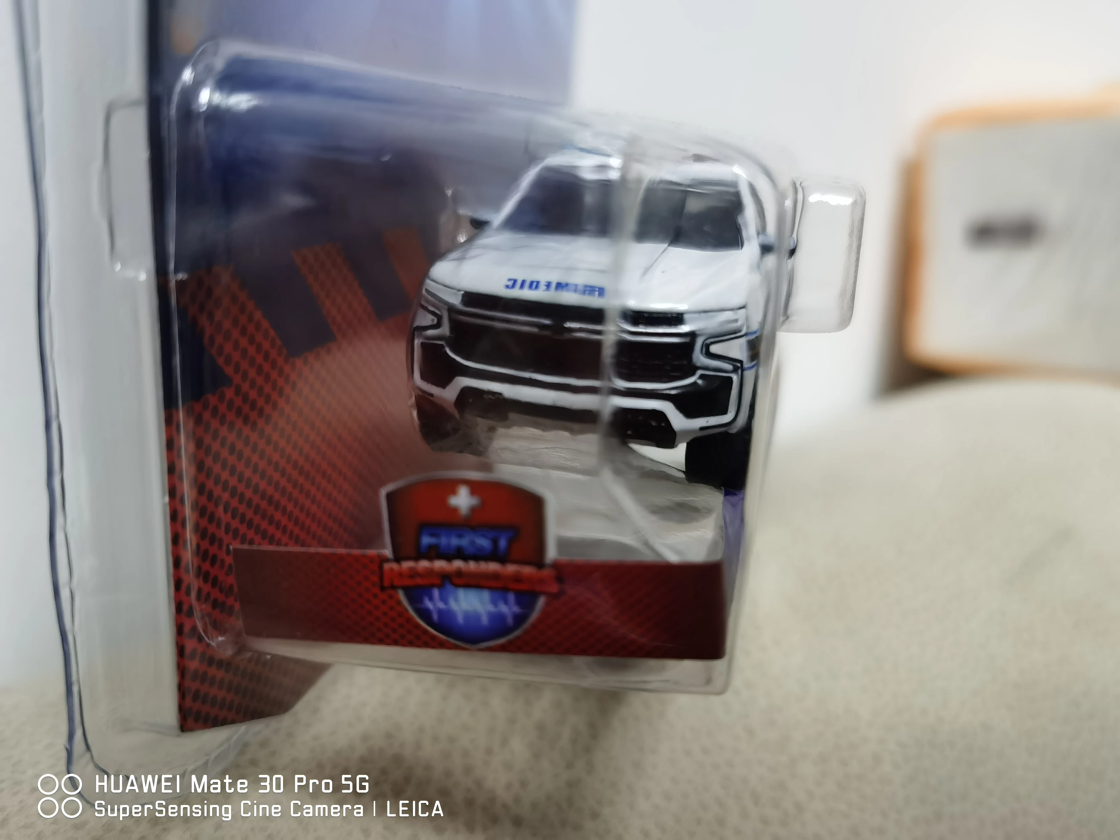 1/64 2021 Chevy Tower River Tahoe - New York Ambulance 67040-F