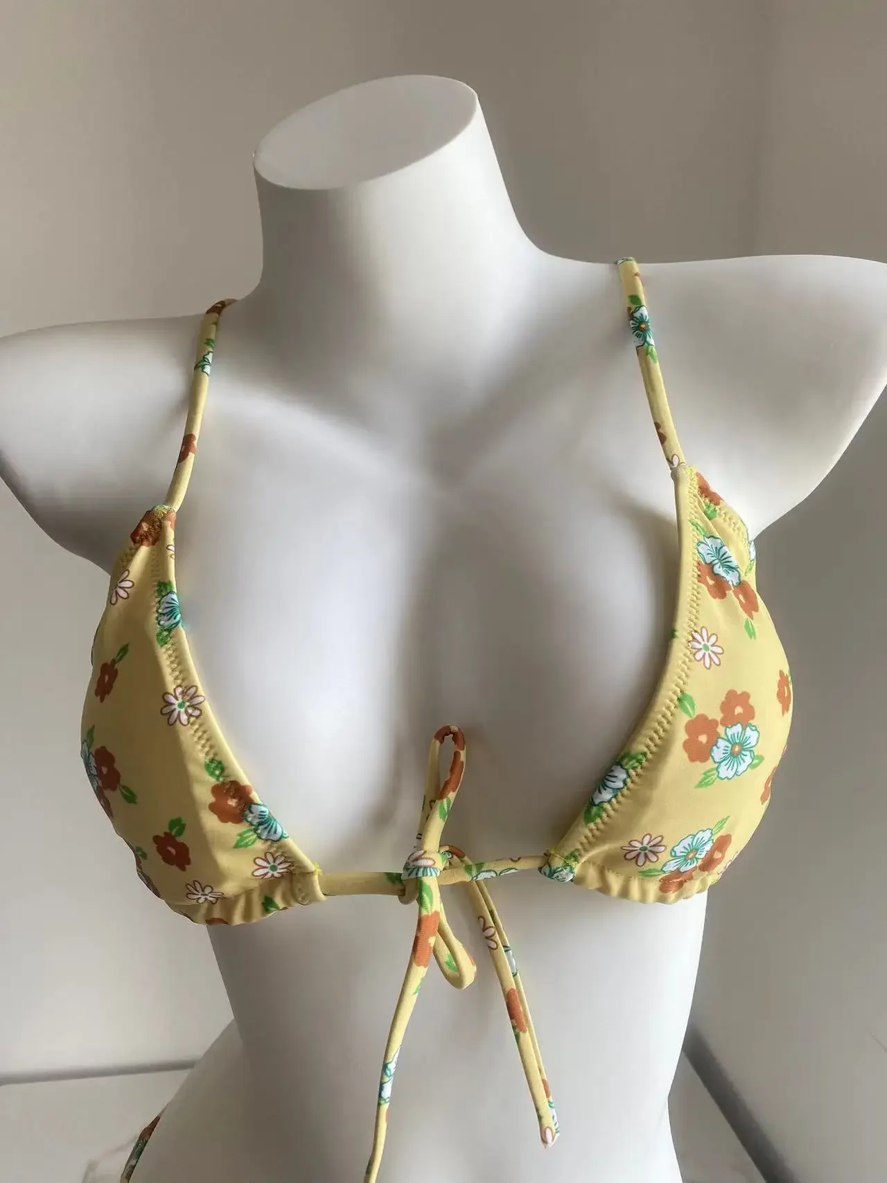 Fato de banho sexy amarelo estampado floral para mulheres micro biquíni, roupa de banho fofa, biquíni, 2024