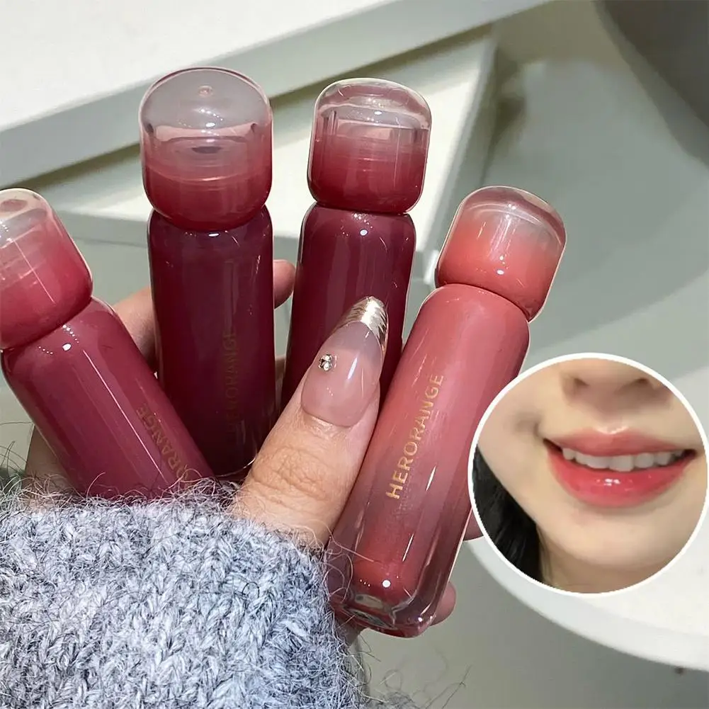 투명하고 윤기나는 미러 립스틱은 입술에 수분을 공급하고 입술을 컬러풀하게 만들어 입술을 윤기있게 하고 미백 방수 V9U4