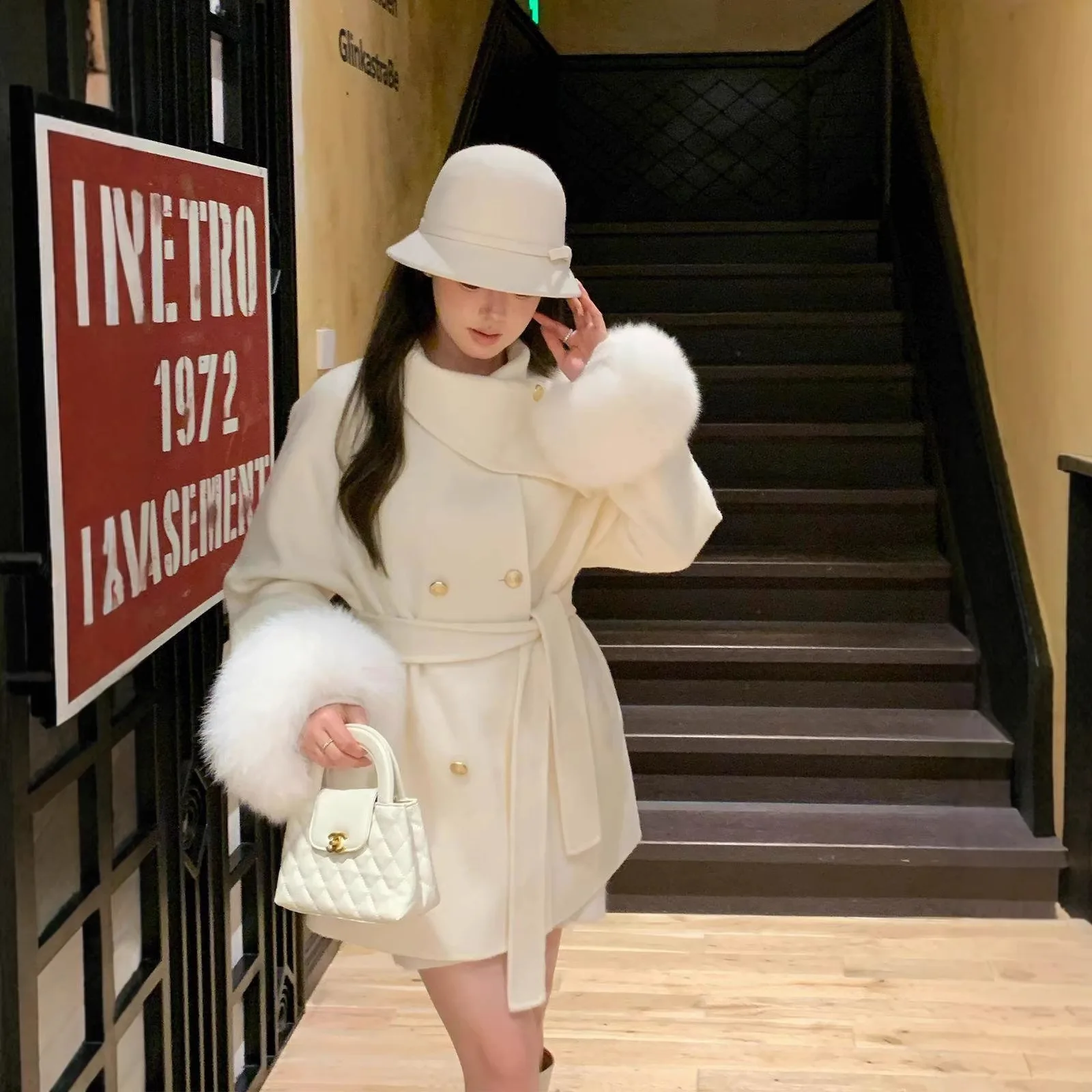 

Корейское зимнее новое двустороннее пальто-камерер, женский меховой плащ, шерстяное пальто с застежкой на талии, молодежное трапециевидное пальто средней длины