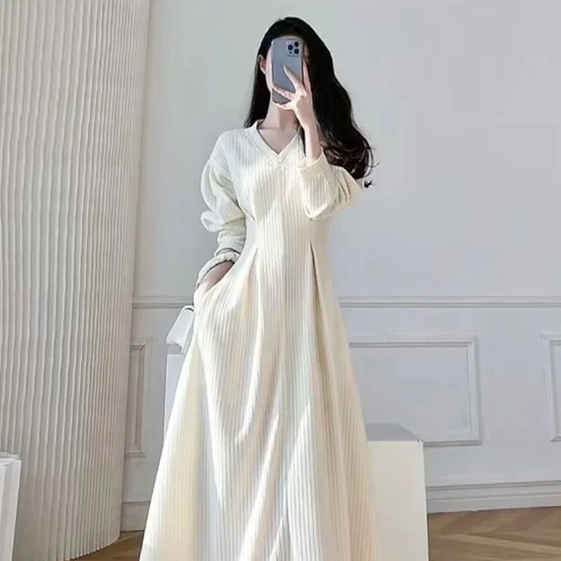 Women White V-neck Hepburn French Dress Spring Autumn New Style Thin Vintage Temperament Goddess Fan Long Dresses