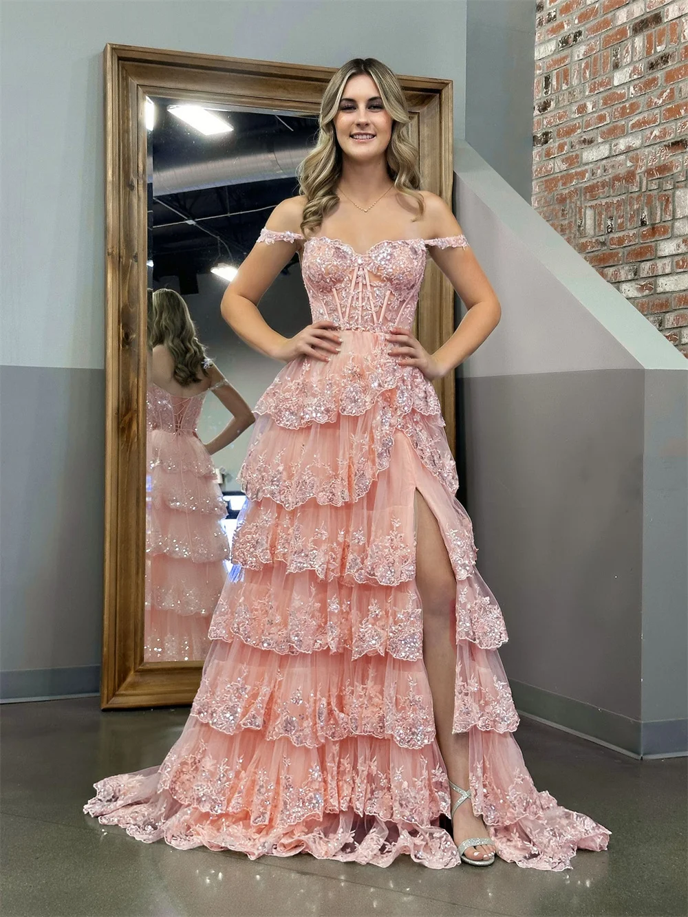 Tulle Off the Shoulder Sweetheart Tiered Ruffles Prom Dresses With Split Sleeveless Corset Ball Gowns A Line Long Evening Dress