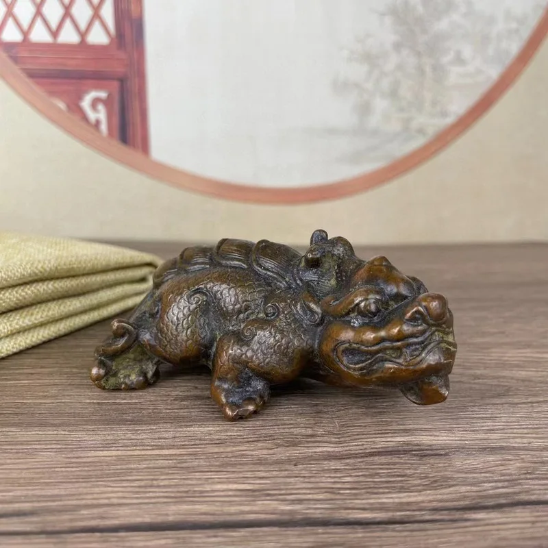 Antique Bronze Collectibles: Vintage Solid Pixiu Tea Pet Ornament, Paperweight, Pen Rest, and Office Supplies Decoration