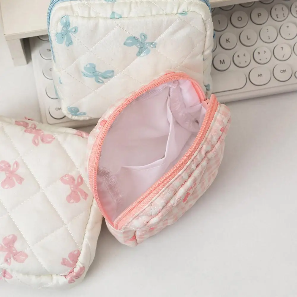 Classic Heart Bow Pattern Coquette Makeup Bag Puffy Cotton Quilted Cosmetic Bag Travel Women's Small Clutch Bag