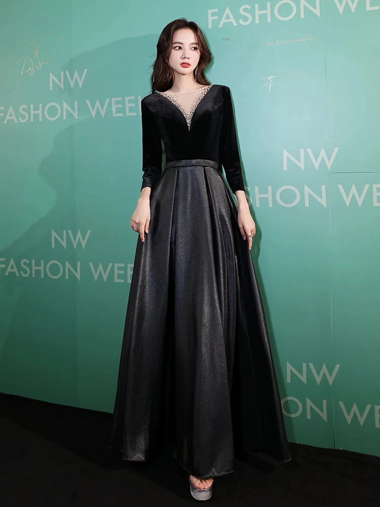 

2025 Classic Black A Line Prom Dresses Long Sleeves Satin O-Neck Floor-Length Lace Up Evening Formal Party Gowns Robe De Soiree