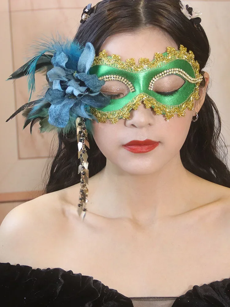 

Mask Half Face Exquisite Green Feather Tassel Adult Fashion Custom Blue Halloween Dance Party Bar Photo Studio Accessories Props