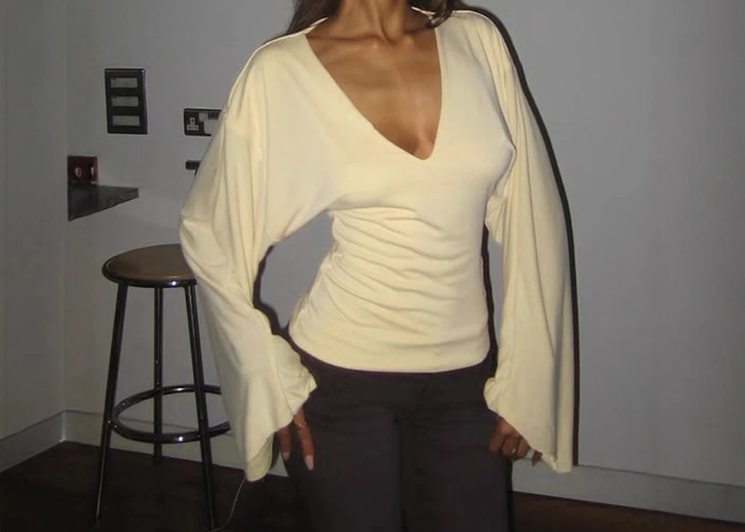 

2025 Autumn Pure Color Simple V-neck Bat Long Sleeved Slim Fit Loose Fitting Pullover Casual T-shirt for Women