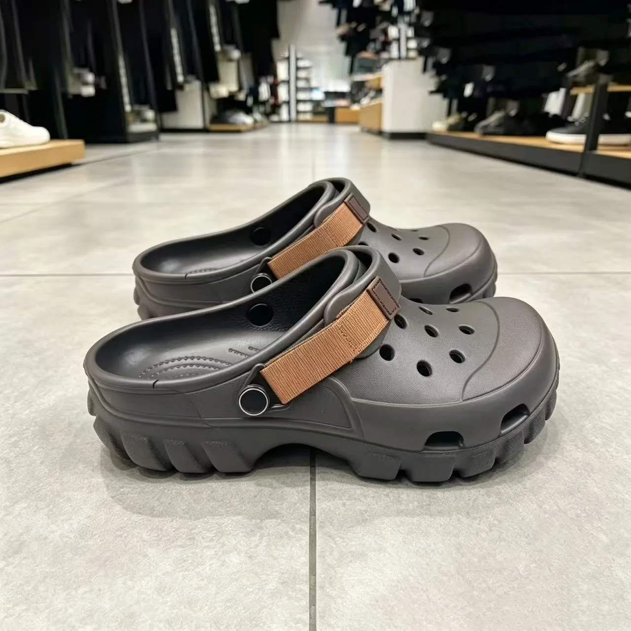 2026 Neue Herren Hole-in-One Hausschuhe Rutschfeste Atmungsaktive Sandalen Leichte Vielseitige Strand-Freizeitschuhe – Detail 4