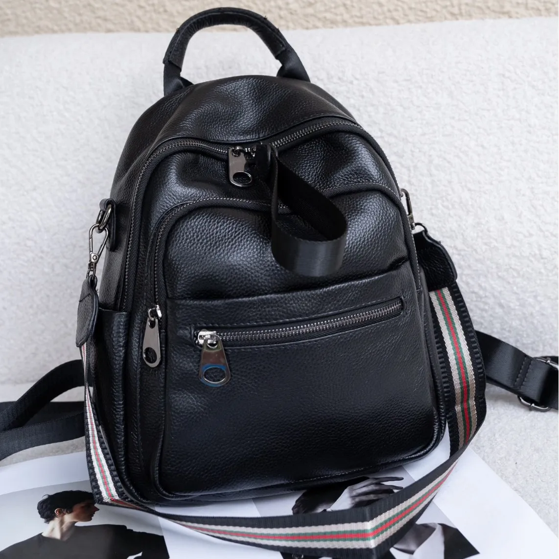 Mochila pequeña de viaje de cuero suave, doble uso, gran capacidad, para madre, un solo hombro, nueva mochila para mujer de mediana edad