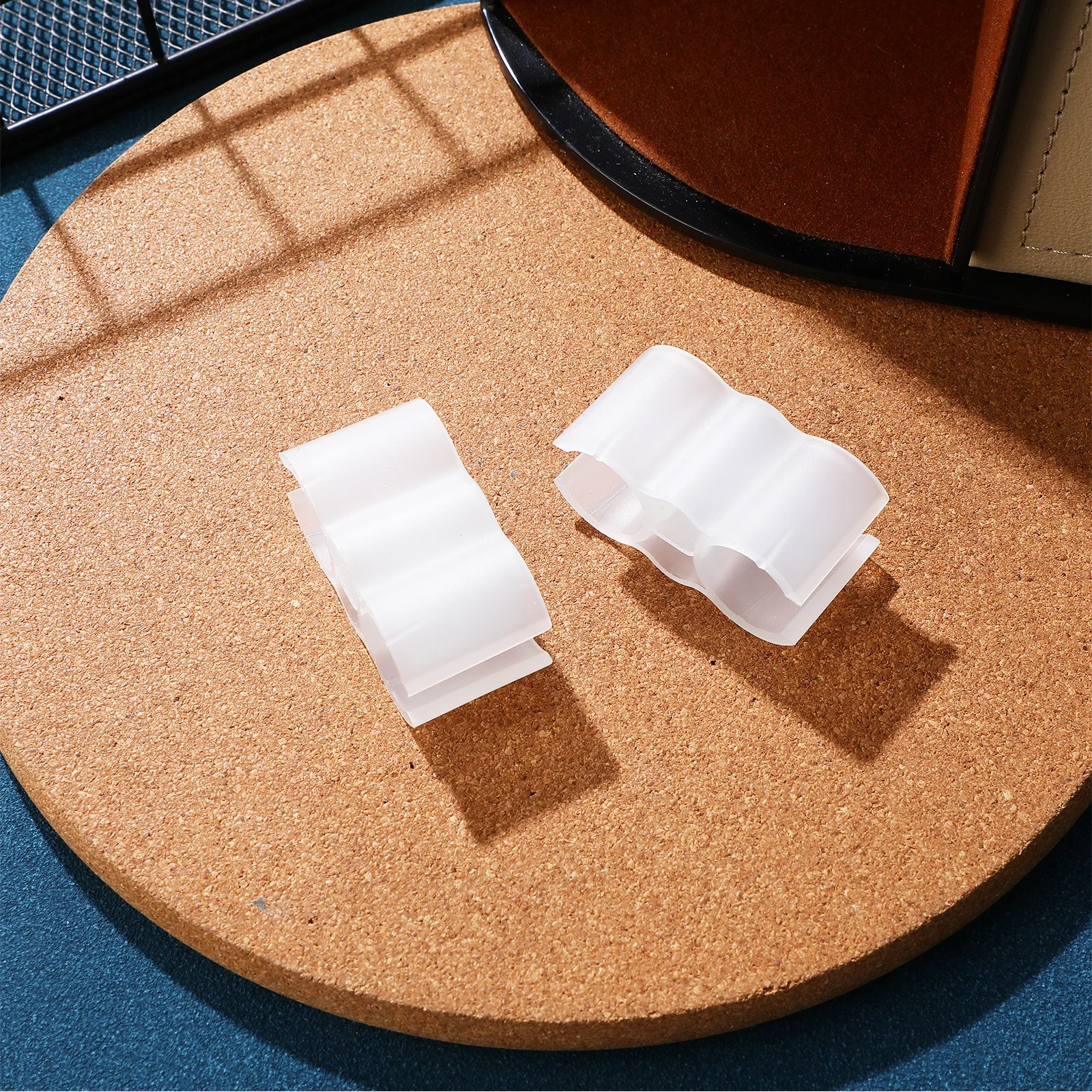 

2pcs Plastic Broom-Dustpan Securing Set Double Clamp Locking Buckle Durable Cleaning Tool Connector Clip Pole Clips Broom