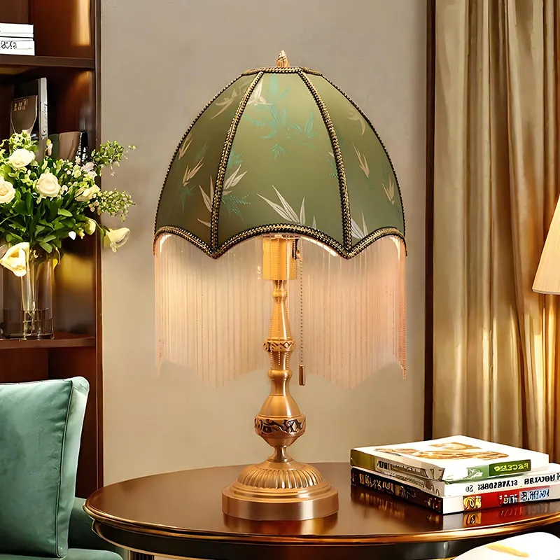 

Настольная лампа в французском ретро-стиле с тканевым абажуром и кисточками для спальни, прикроватная, для кабинета, гостиной, отеля, атмосферная, роскошная, настольная светодиодная лампа для чтения