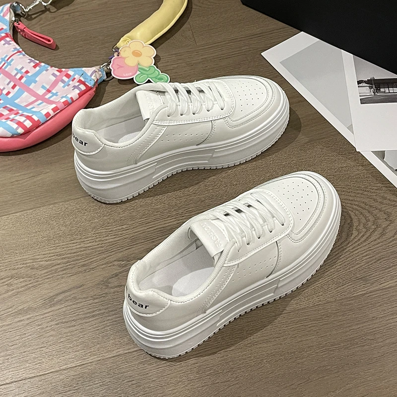 2026 Spring Autumn Fashion New Breathable White Shoes Women Casual Sports Thick Bottom Shoes Leather Platform Sneakers Ladies view 2