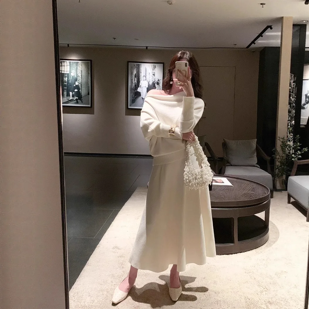 秋冬新作オールマッチセータースーツ レディース伸縮性カジュアルルーズ無地斜め襟ニットツーピーススカートスーツ