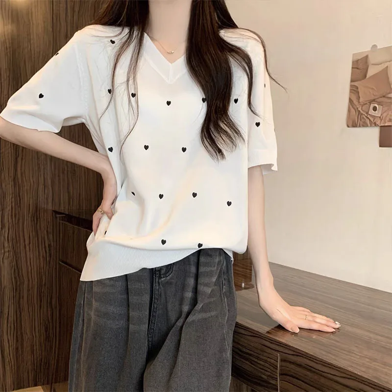 Abbigliamento da donna Little Love Ricamo Tide T-shirt Estate Scava fuori Mezza manica T-shirt in maglia Lady All-match Pullover con scollo a V Top