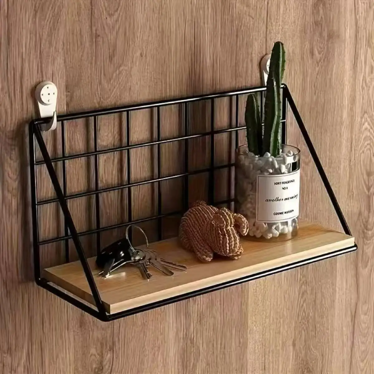 Étagères flottantes murales en bois avec panier en fil métallique pour rangement et présentation, idéales pour dortoir universitaire, chambre et salle de bain