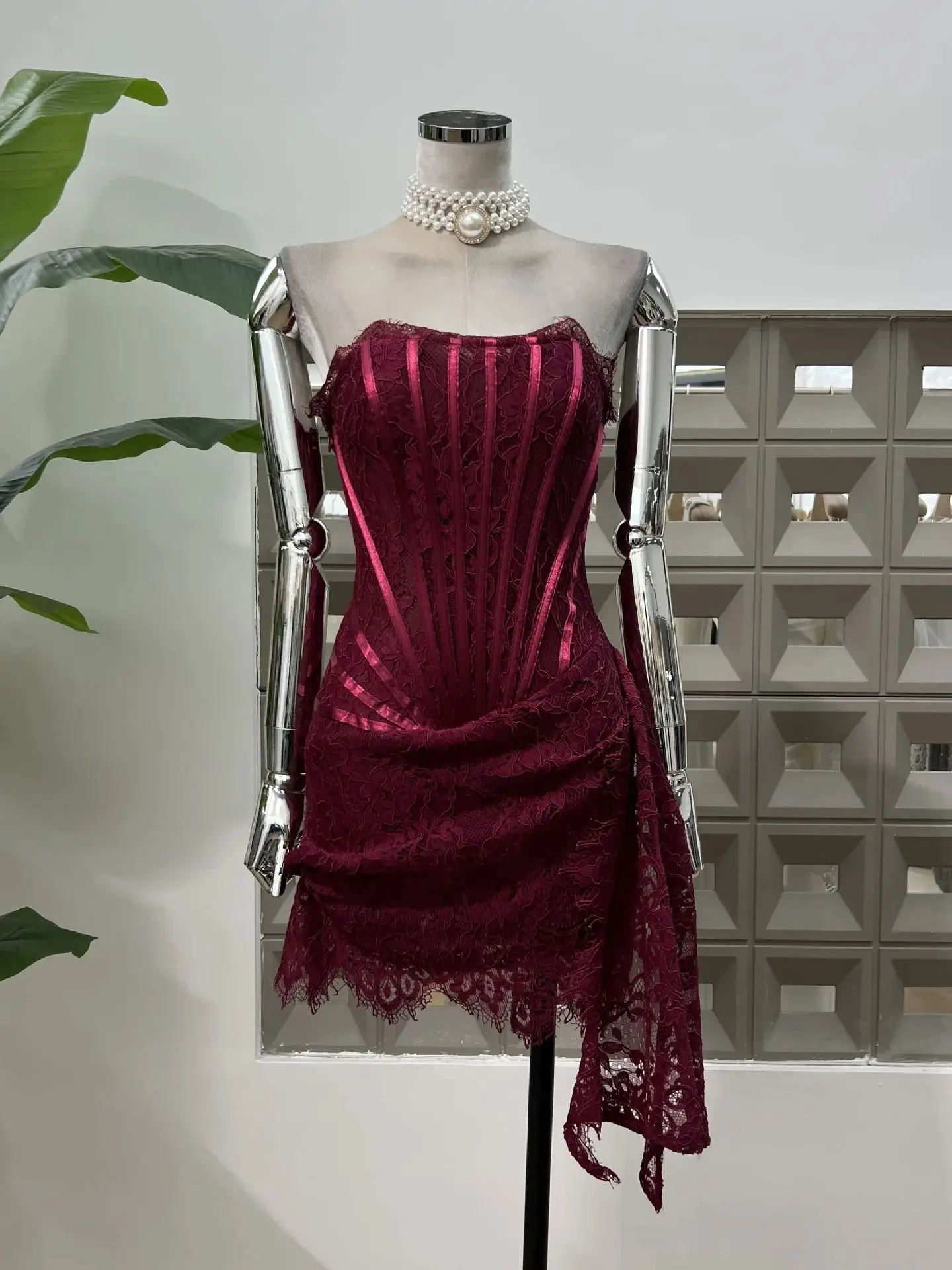 2025 Fashion Summer Party Short Dress Sexy Strapless Lace Black White Designer Backless Birthday Party Cocktail Gowns Dresses