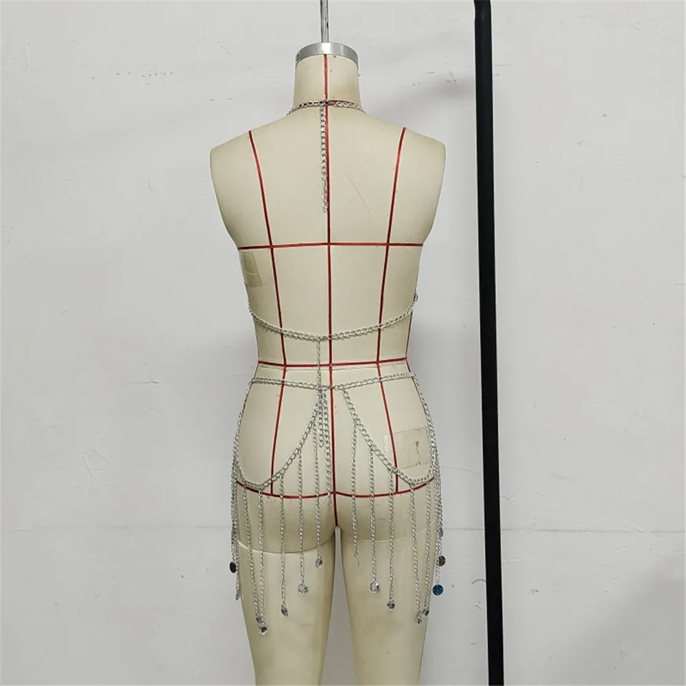 ステージにふさわしいメタリックボディチェーンセット Y2k風フリンジ付きチェストチェーン、鮮やかなきらめくレイヤードデザインとツーウェイベスト付き