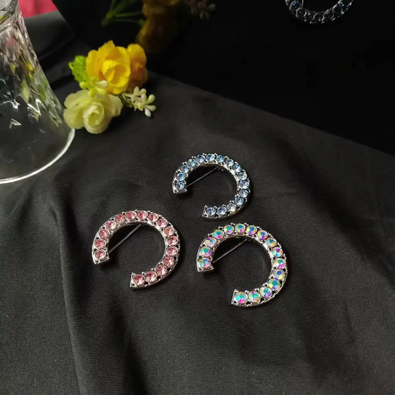

Medieval Fashion Popular Korean Atmosphere Jacket Cardigan Pure Copper Material Letter Brooch Wholesale and Retail