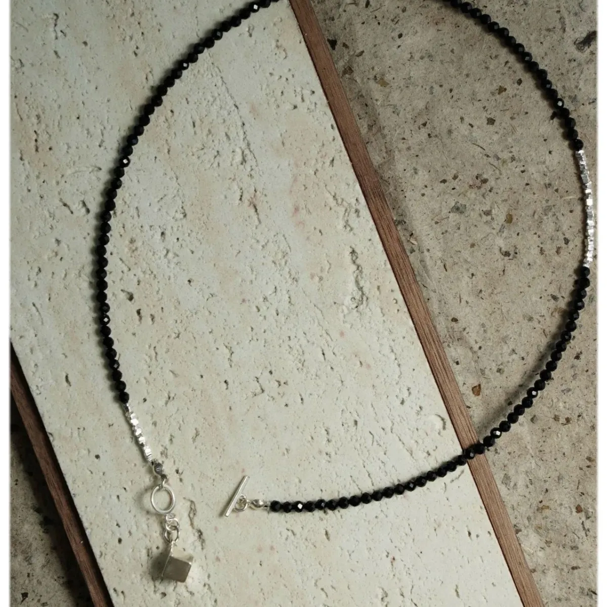 

New Black Pointed Crystal Handmade Beaded Necklace Jewelry High-end Fashion Versatile Collarbone Chain Jewelry