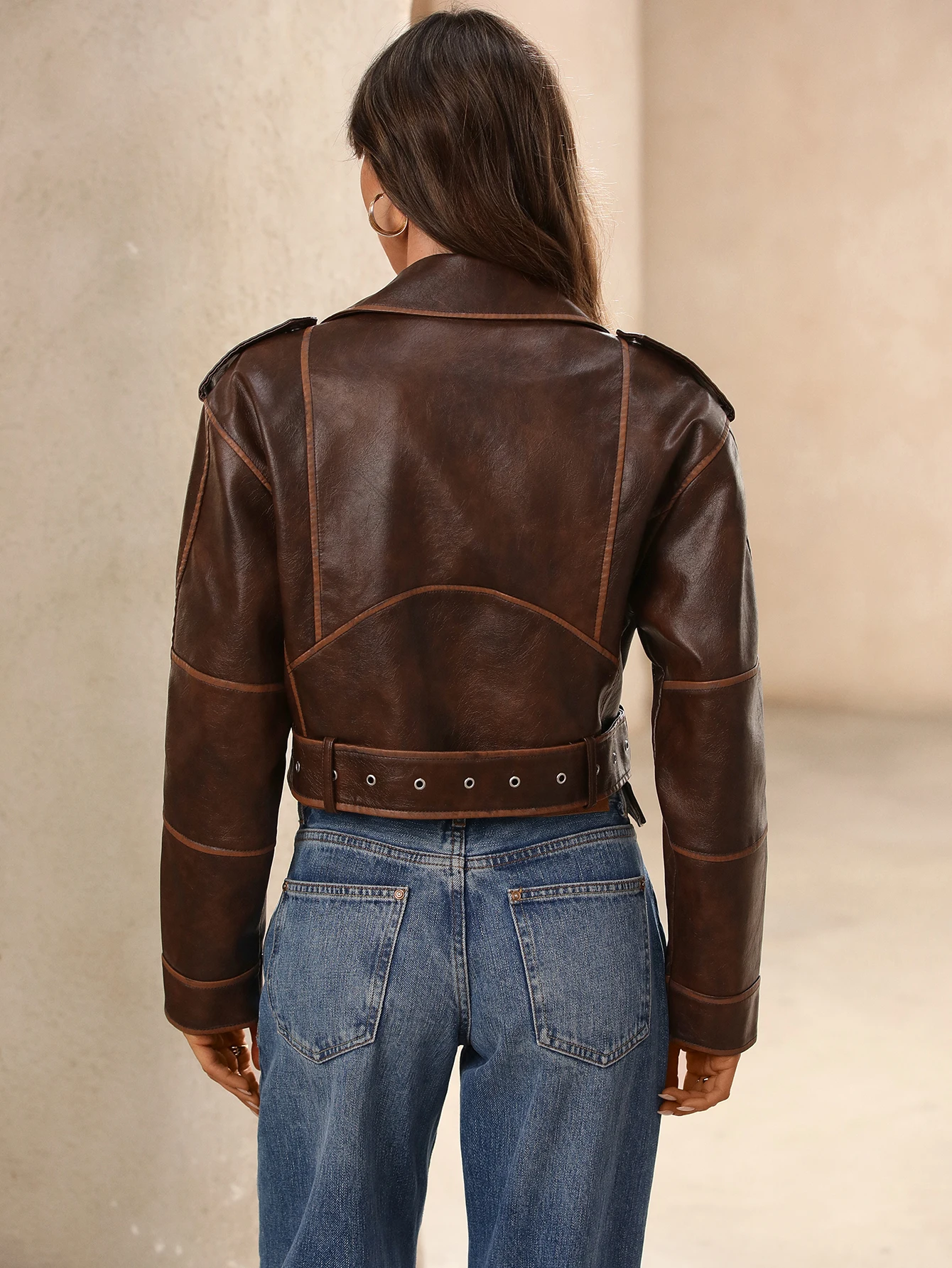 เสื้อแจ็คเก็ตหนังเทียมทรงครอปสำหรับผู้หญิง สไตล์ลำลอง แบบบอมเบอร์ ไบค์เกอร์ พร้อมเข็มขัด