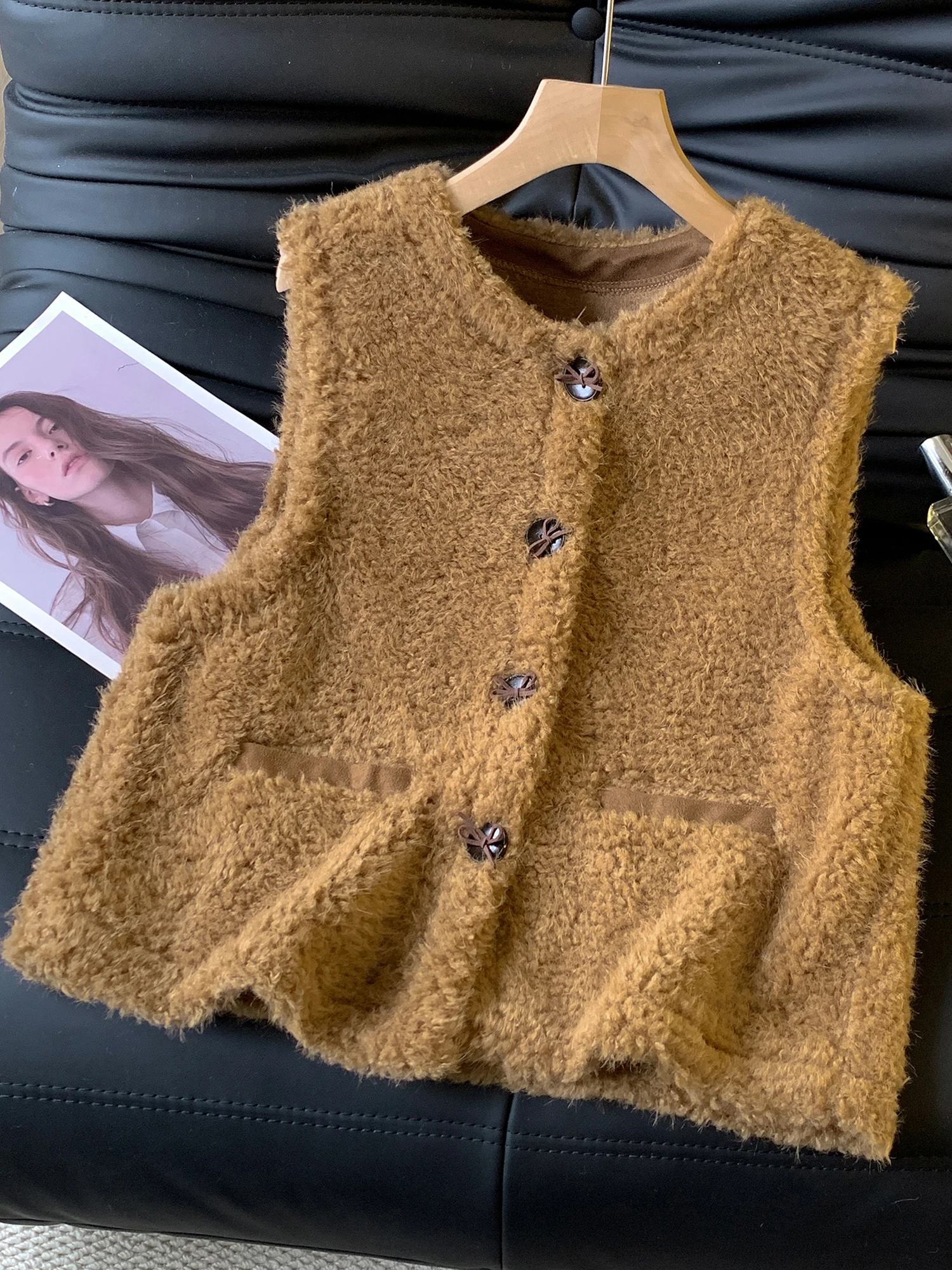 Korean Style Lamb Fur Vest Women's Winter Layering round Neck Slim Fit Shoulder Skin Integrated Coat Top Warmth Conservation