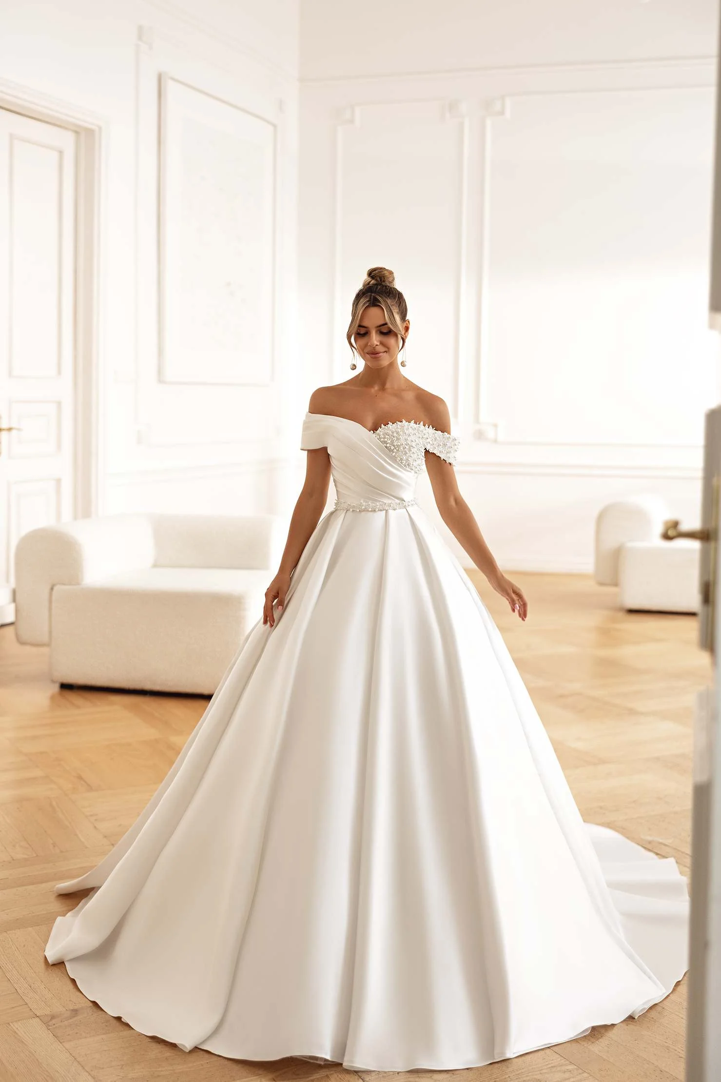 

Romantic A-Line Customized Sweetheart Pearl Off Shoulder Satin Beading Backless Wedding Dresses Bride Dress Vestido De Noiva