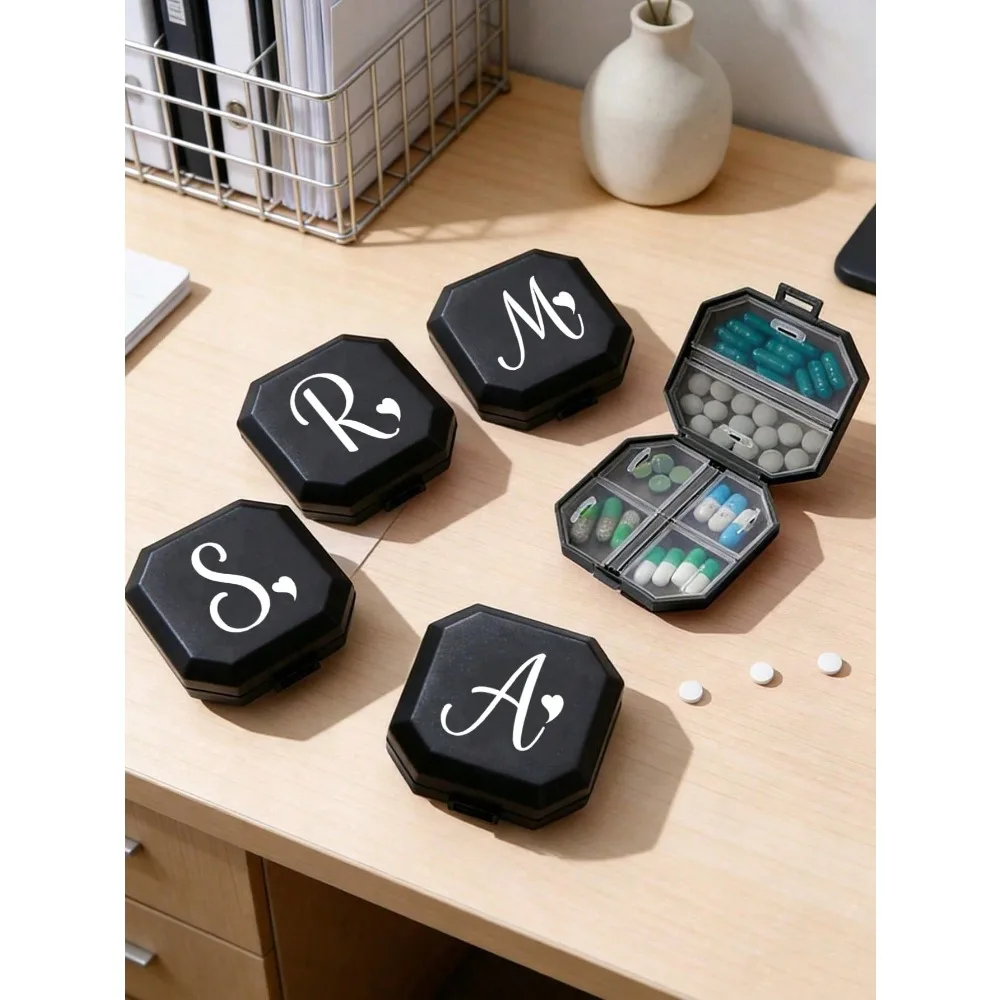 

Portable Compartment Pill Box With Simple Art Heart Initials A-Z Pattern, 6-Compartment Capsule Storage Box, Travel Pill Box, Medicine Box, Mini Pill Box (Excluding Q/Ux), 6-Compartment Pill Manager Travel Tablet Moisture-Proof Medicine And Vitamin Contai