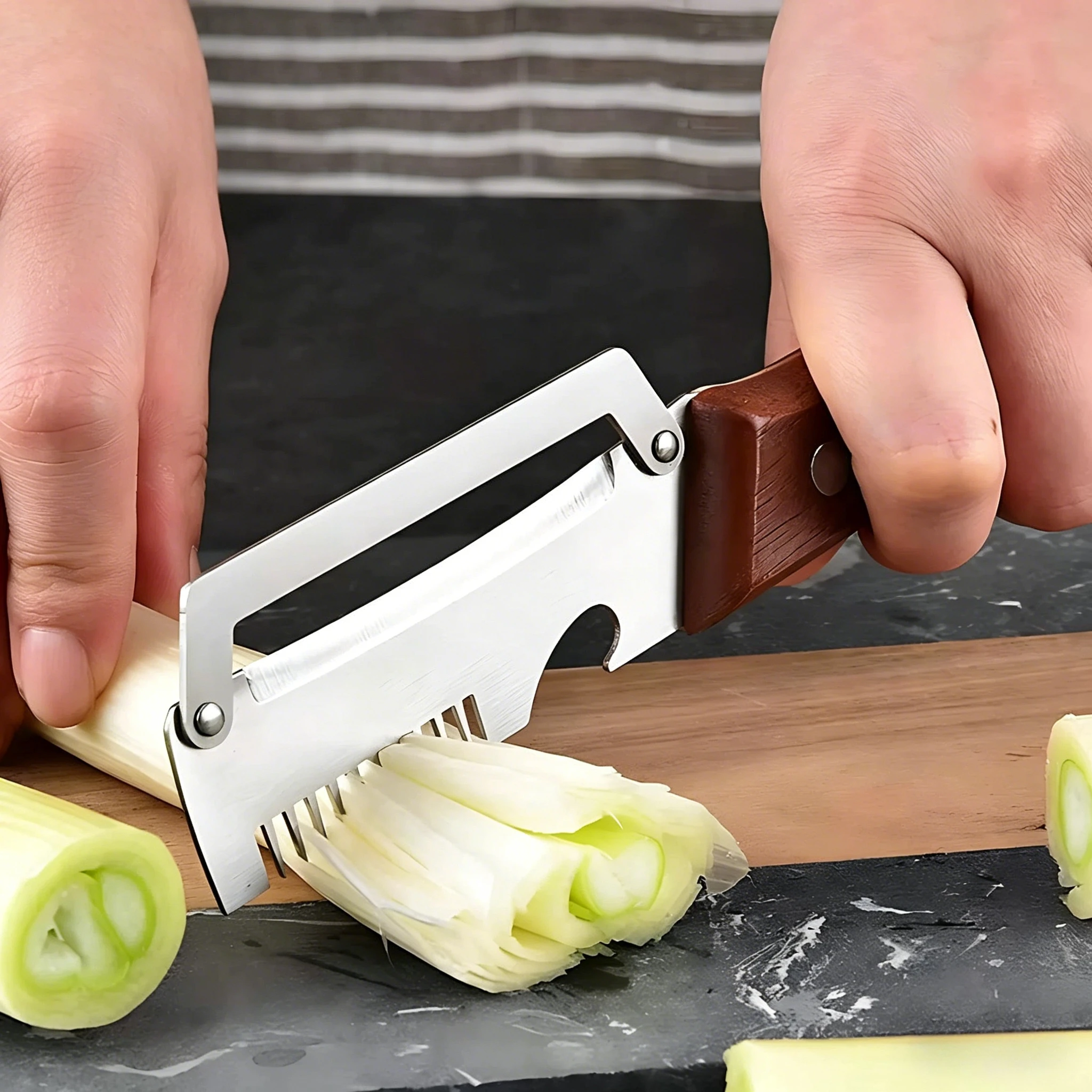 Pelador de Verduras 2 en 1 con Cuchilla Dentada/Rallador, Abrebotellas, Rallador Ultra Afilado con Cuchillas de Acero Inoxidable para Cocina