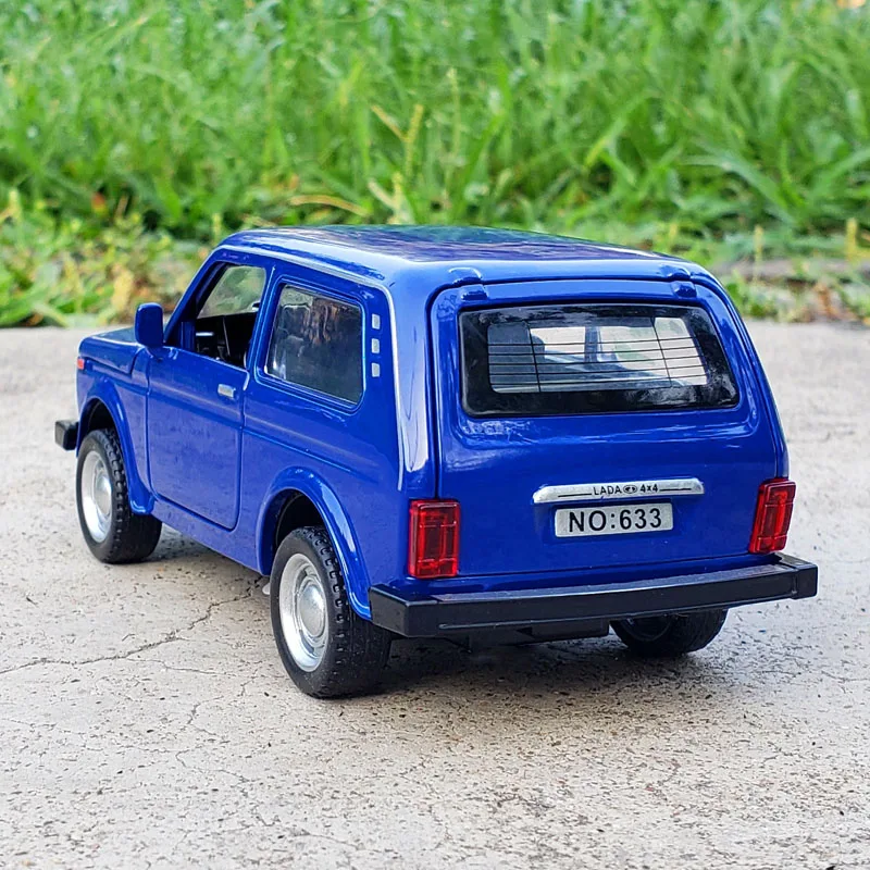 1/32 Russian LADA NIVA Alloy Model Car Diecasts Metal Pull Back Music Light Car For Children Toys Vehicle Free Shipping