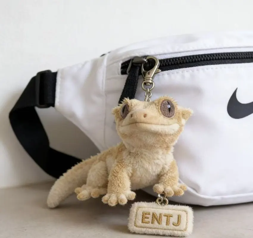 Chaveiro de Pelúcia Gecko Crestado Fofo e Macio, Pingente de Bolsa Kawaii Estilo Entj, Charm para Mochila, Presente de Ano Novo para Amigos