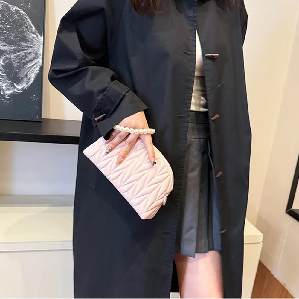 

Multifunctional Pearl Chain Makeup Bag Large Capacity PU Leather Travel Toiletry Bag Korean Style Lightweight Makeup Storage Bag