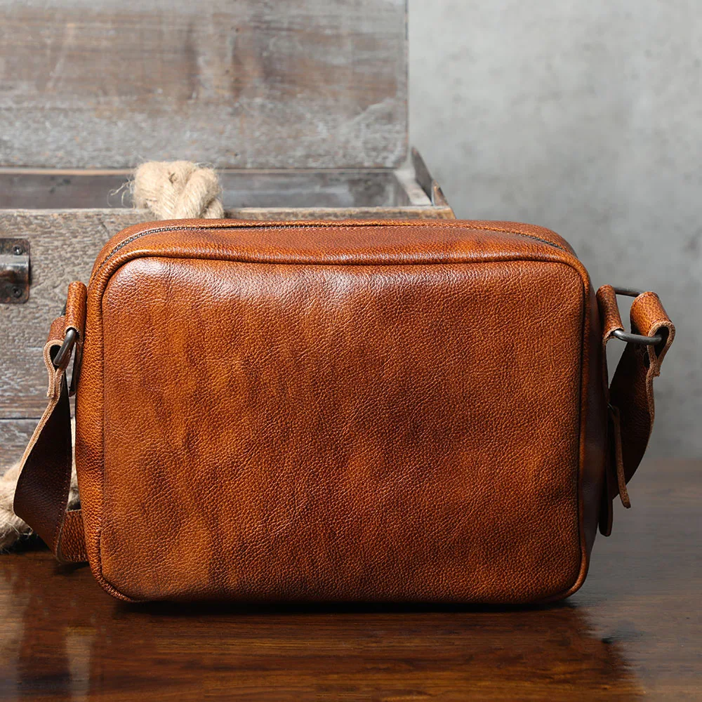 S.WORKER Echtleder Herren Casual Umhängetasche Modische Vegetabil Gegerbte Rindsleder-Brusttasche Leder-Handytasche Tagesrucksack – Detail 9