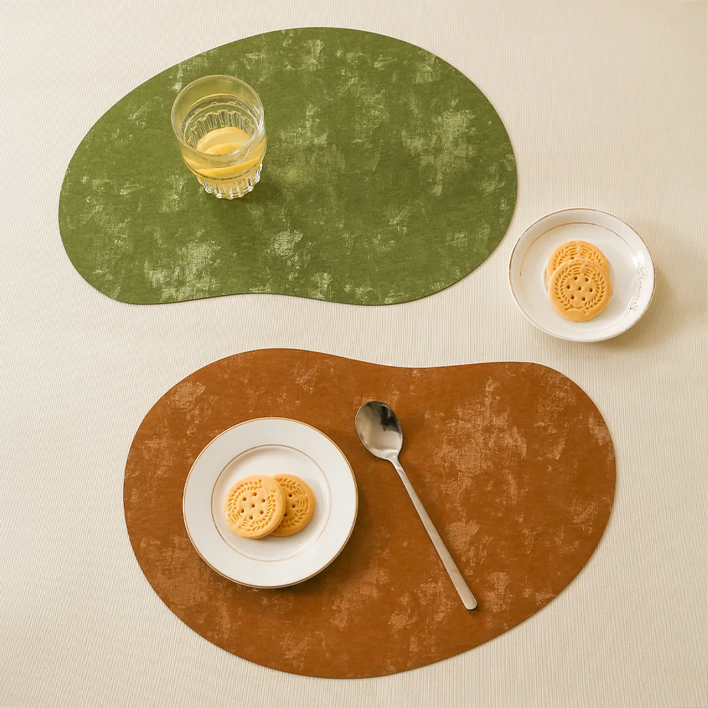 1/4/6PCS Cashew Shaped Red Black Placemats Faux Velvet Thermal Heat Resistant Table Mat Nordic Christmas Gift Table Placemats