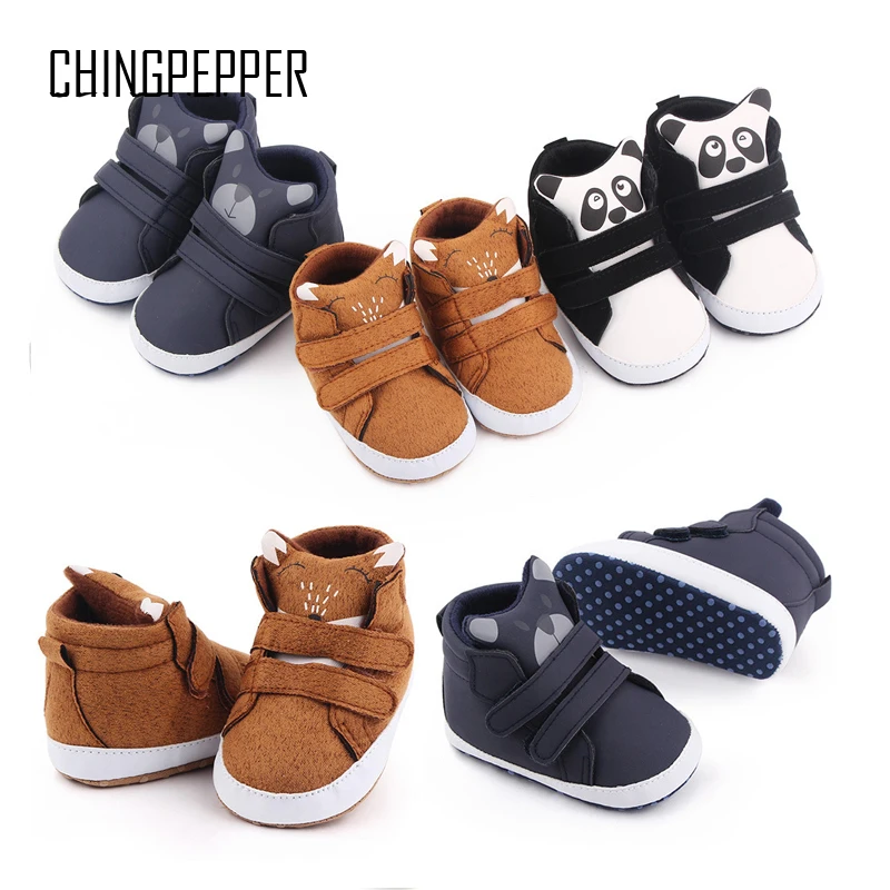 

Brand Infant Baby Items Boy Crib Shoes Newborn Footwear Toddler Soft Sole Walking Boots 3D Cartoon Panda Fox Sneakers Doll Gifts