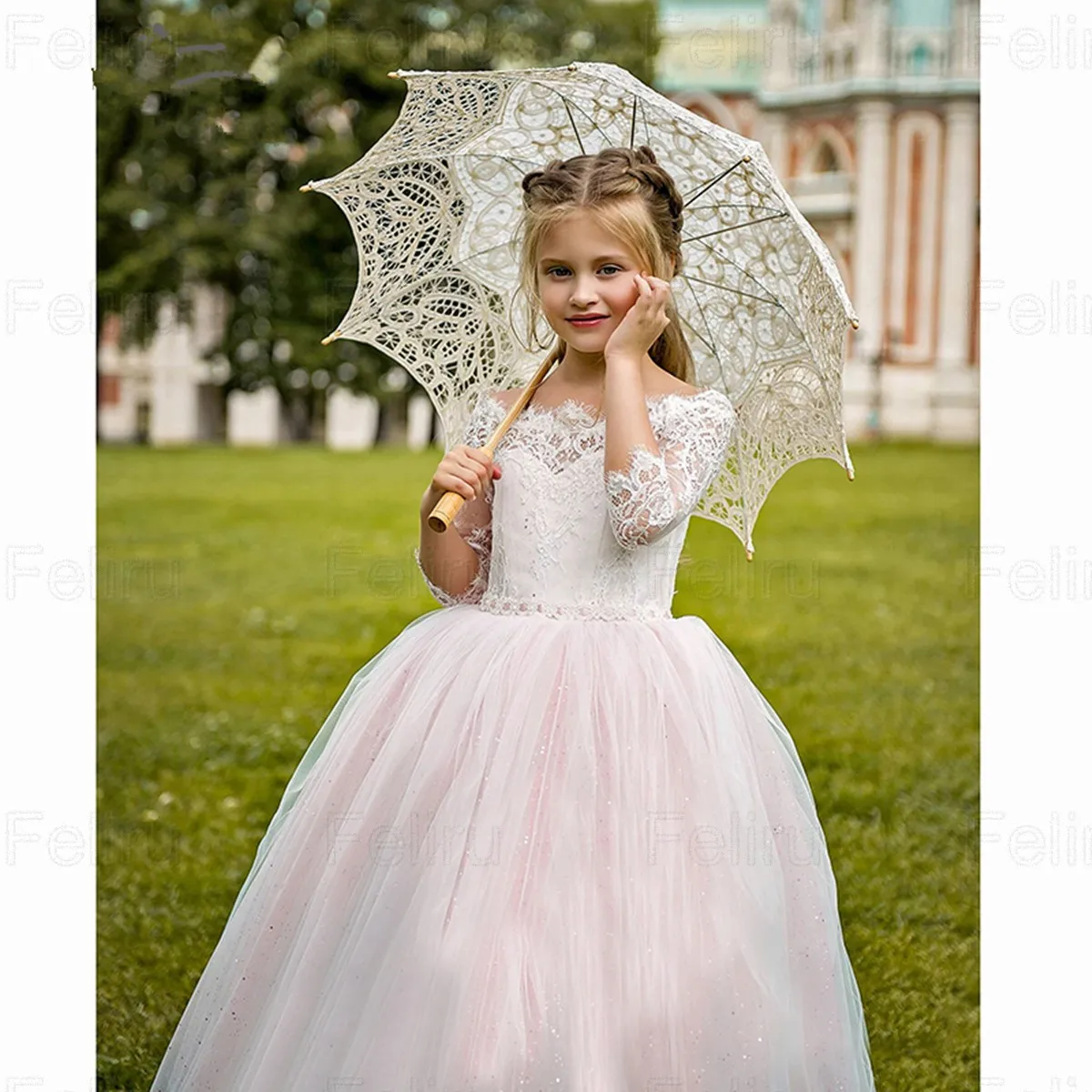 

Flower Girl Dresses For Wedding Hollow Lace Pricness Teenagers Dresses Stand Collar First Communion Gown