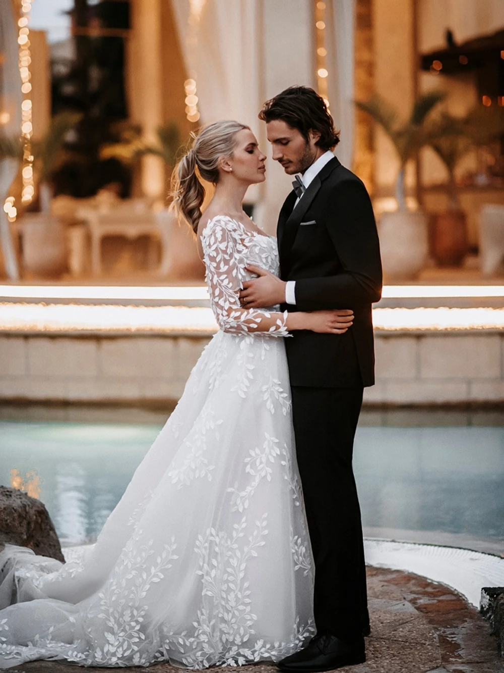 Vestido De novia Sexy con escote en V profundo y espalda descubierta, Apliques De encaje, bata De novia elegante, vestido De novia largo acampanado, bata personalizada De boda