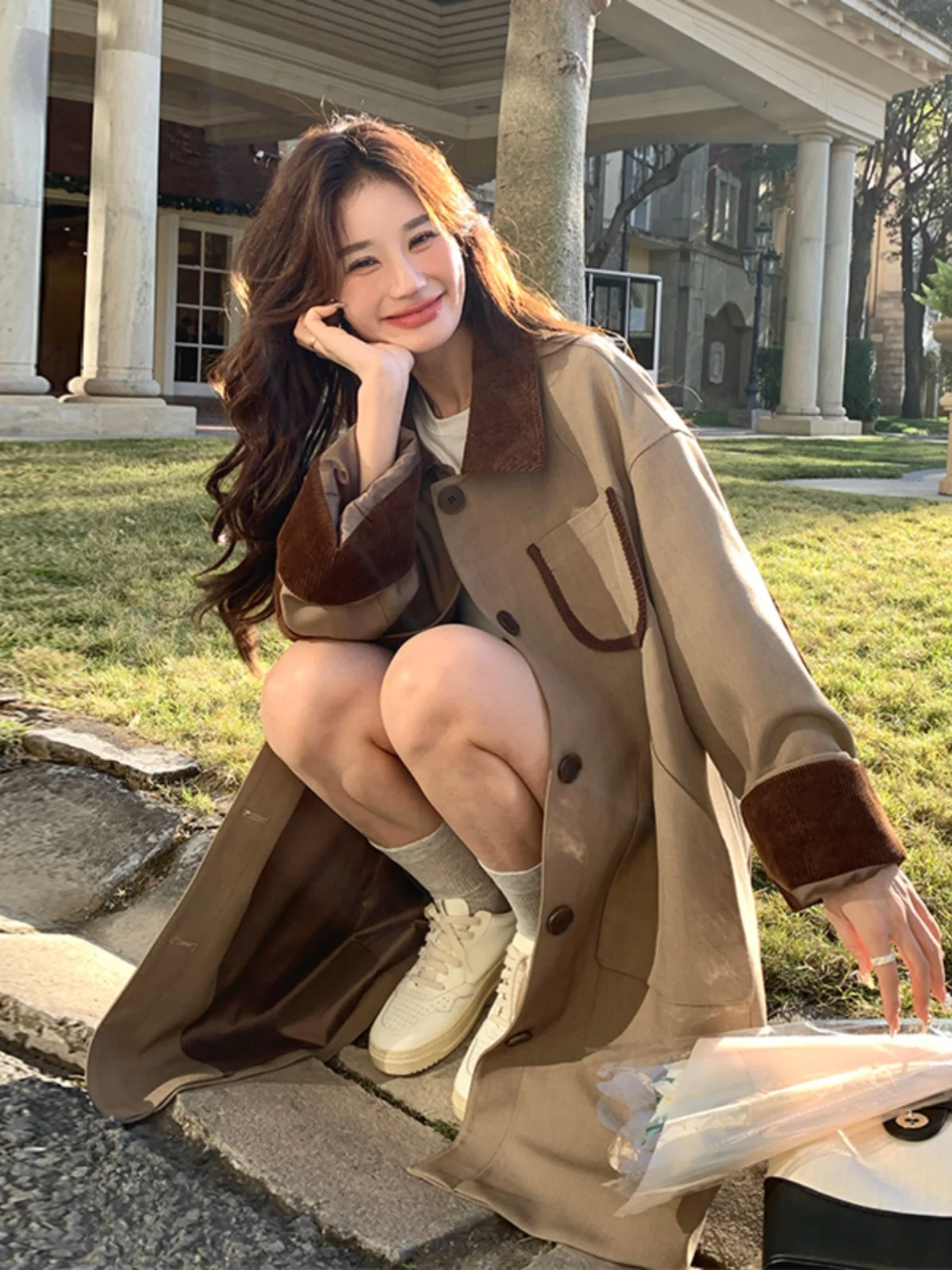 เสื้อโค้ทผู้หญิงผ้าลูกฟูกแบบต่อผ้า สไตล์ลำลอง ความยาวปานกลาง สำหรับฤดูใบไม้ผลิและฤดูใบไม้ร่วง แบบเกาหลี ปกเสื้อ กระดุมเดี่ยว แขนยาว